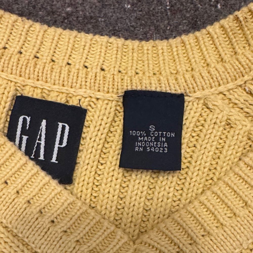 GAP Yellow V-Neck Ribbed Sweater - Picture 4 of 4